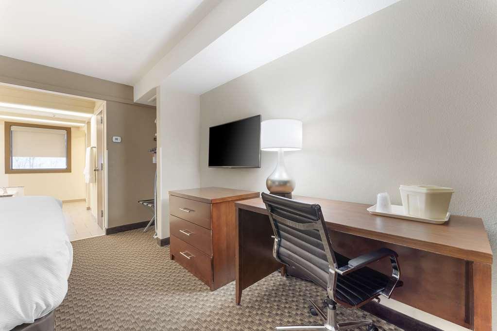 Comfort Inn & Suites Geistown Room photo